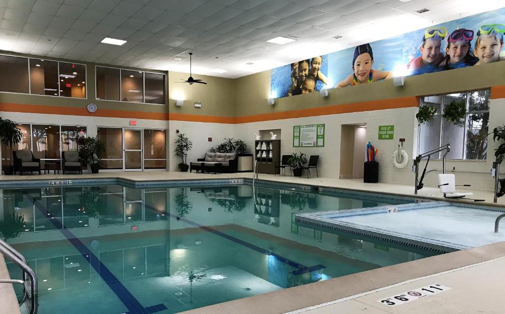 Holiday Inn Hotel & Suites Chicago-Carol Stream/Wheaton photo