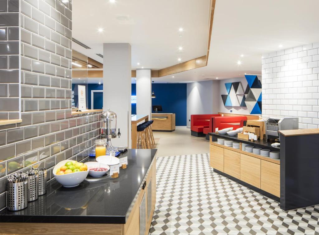 Food and beverages, Holiday Inn Express Dublin City Centre By IHG in Dublin