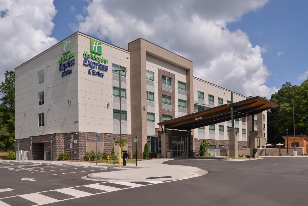 Holiday Inn Express & Suites Charlotte - Ballantyne photo