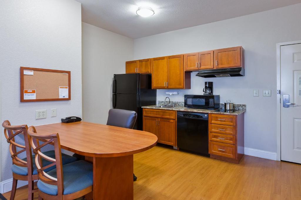 Candlewood Suites Decatur Medical Center photo