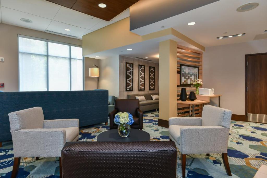 Holiday Inn Express & Suites Charlotte - Ballantyne an IHG Hotel Main image 2
