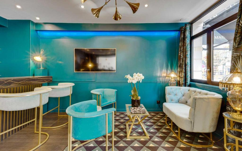 ホテル カーラデズ カンブローン (Hotel Carladez Cambronne)