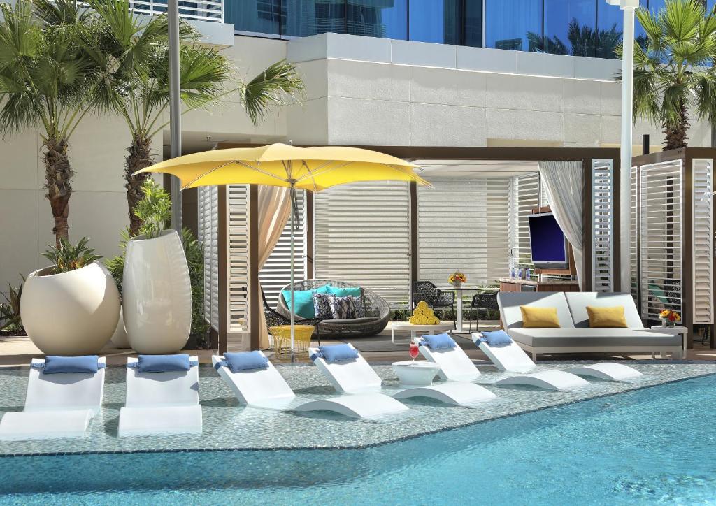 スイミングプール