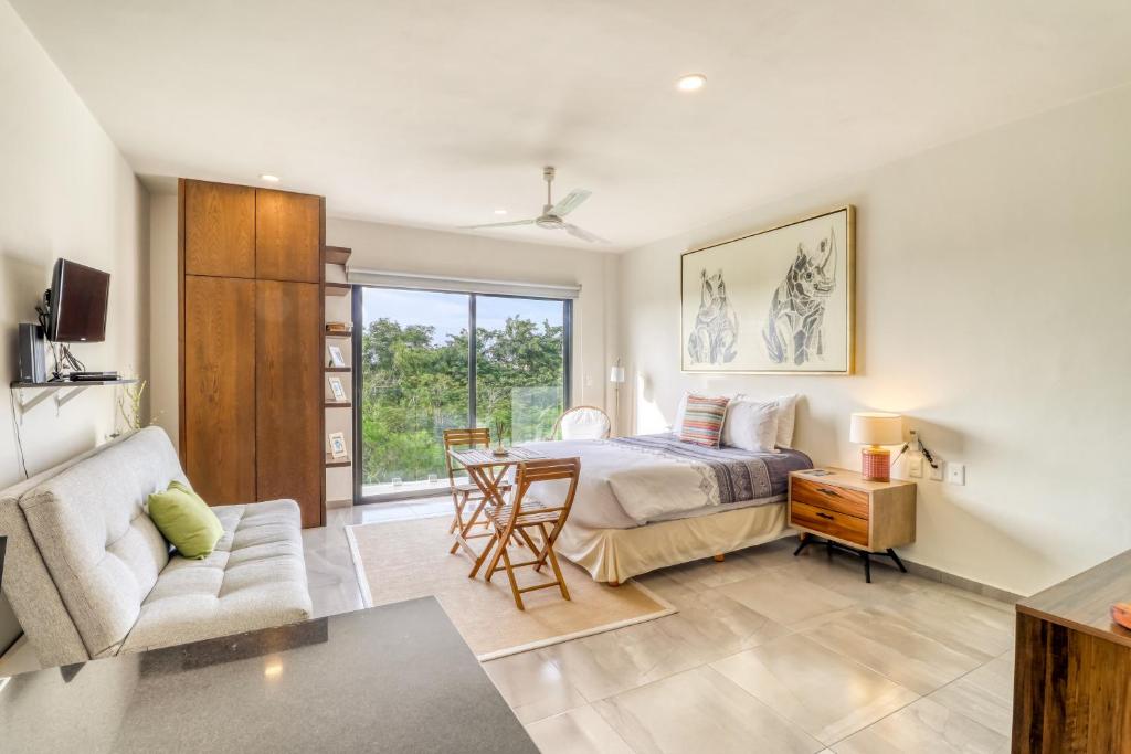 Zulim Condo - 302 - 4