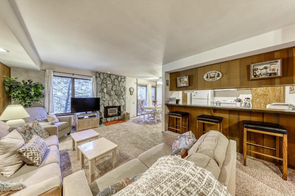 Horizons 4 143, Mammoth Lakes