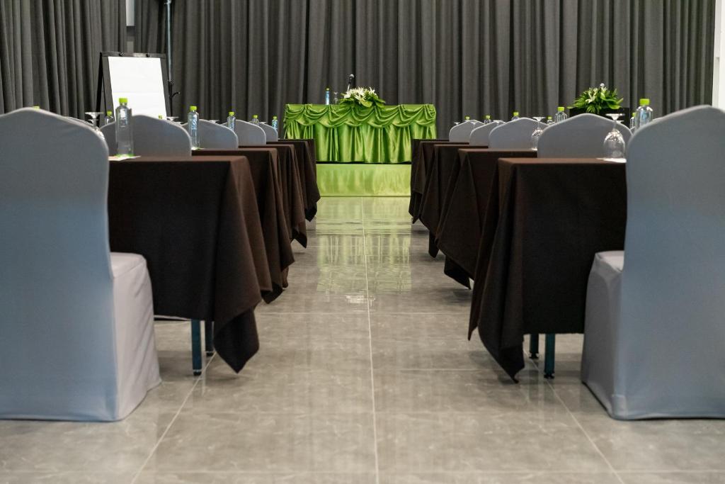 S Ram Leisure Hotel — Restaurant & bars in Bangkok, Bangkok