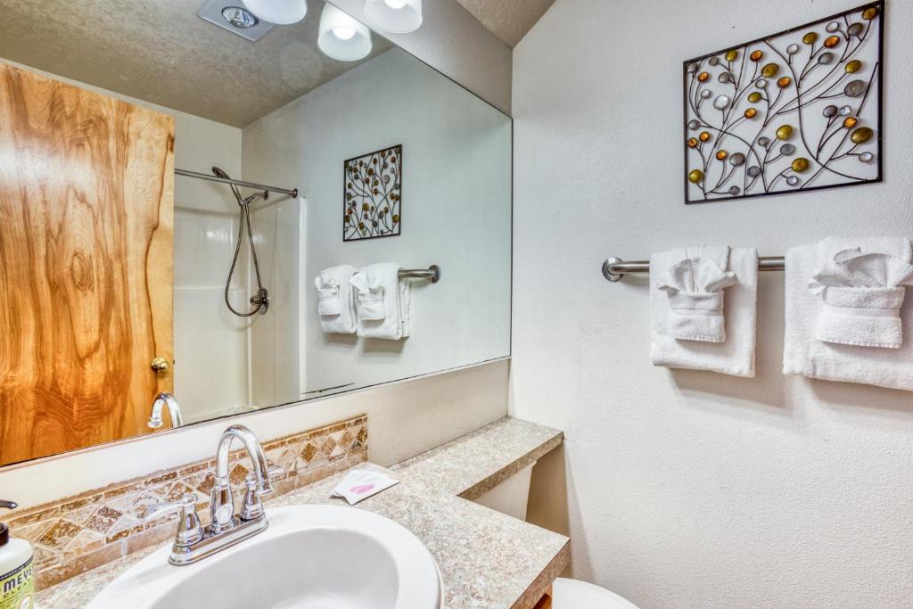 Beaches Inn | Puffins Place Cabana photo