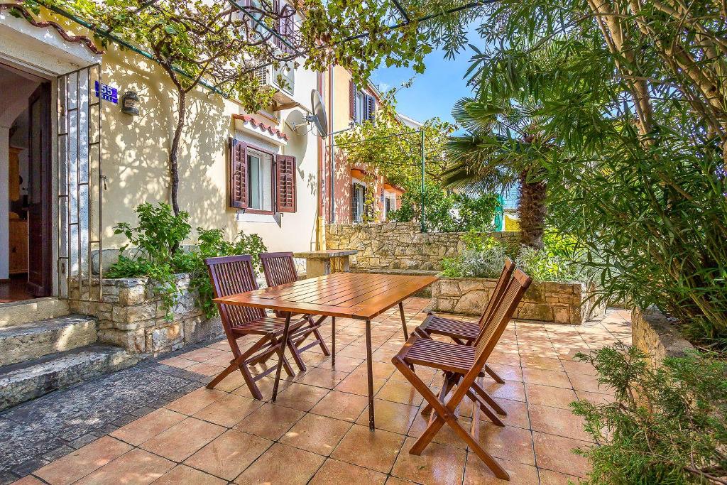 House Mladen, Medulin