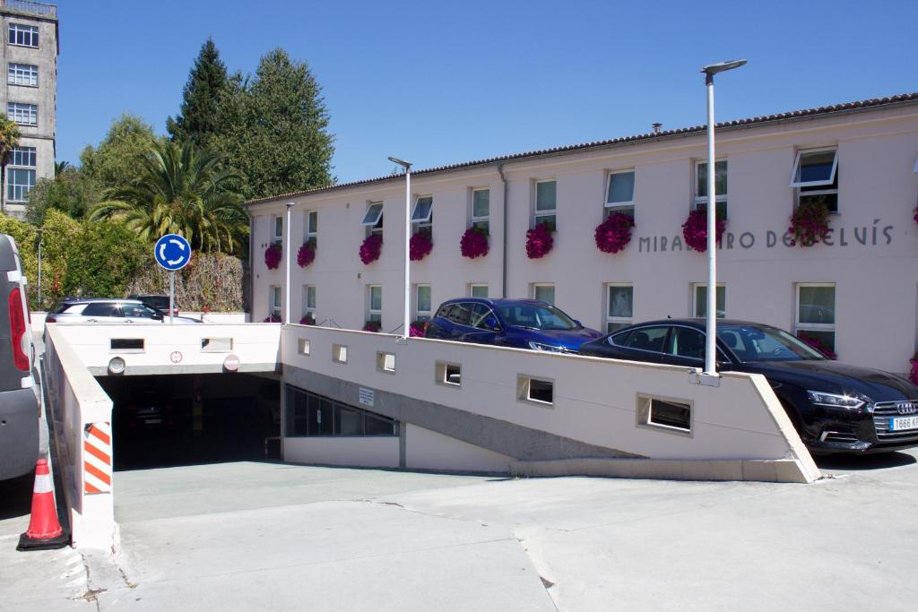 Hotel Parking Miradoiro de Belvís - 2