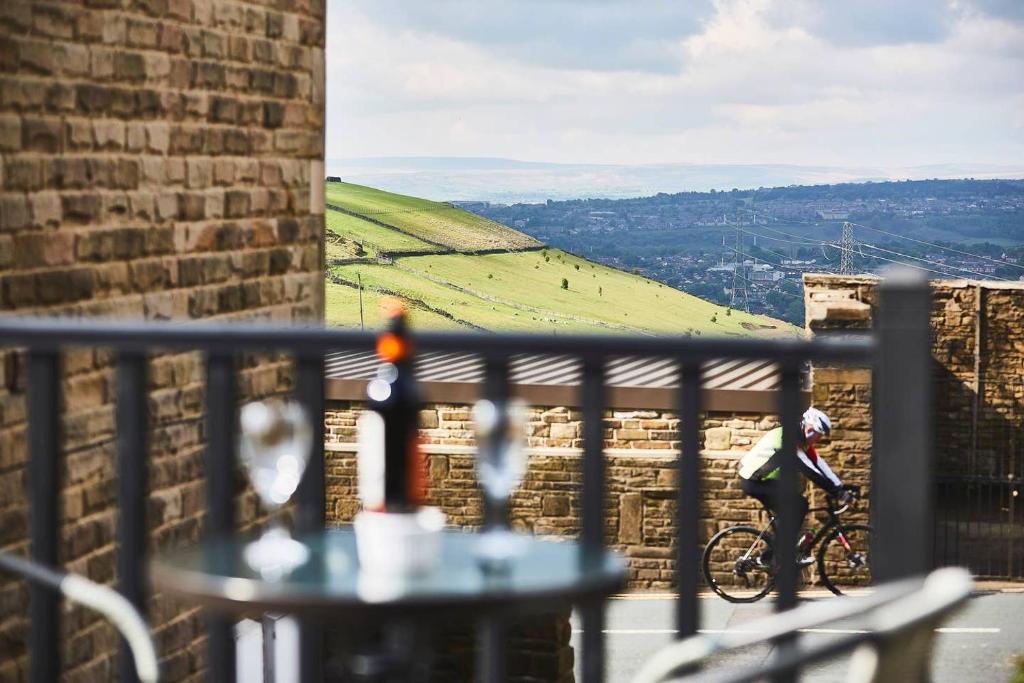 Ropers Retreat, Queensbury