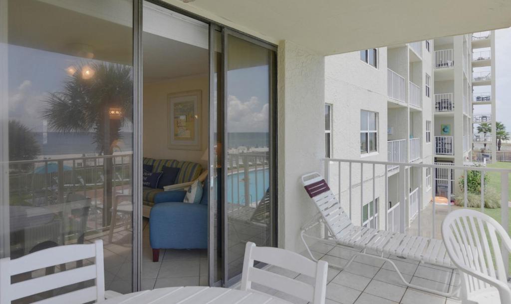 Popular attractions Area Nearby Property