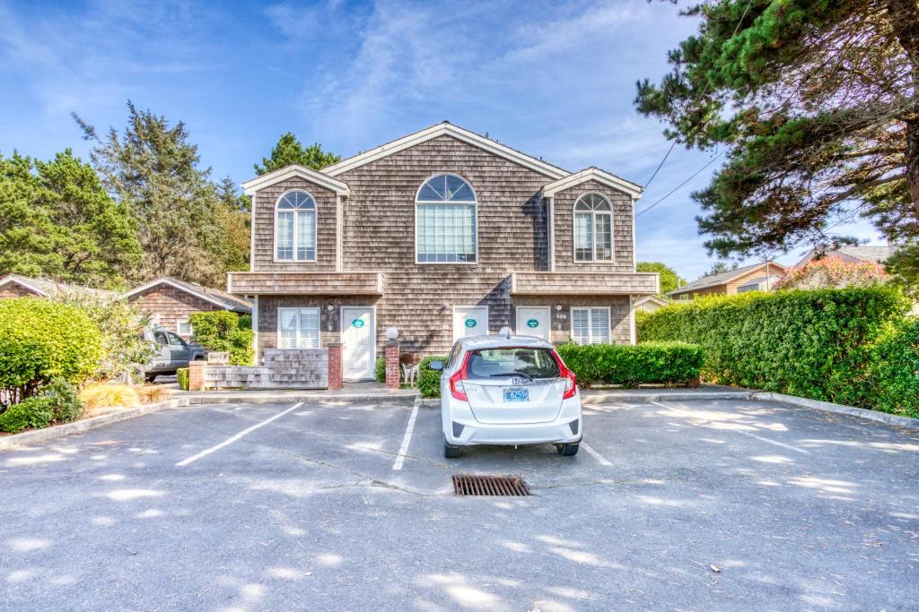 Beaches Inn | Pelicans View Cottage — Hotel in Cannon Beach (OR)