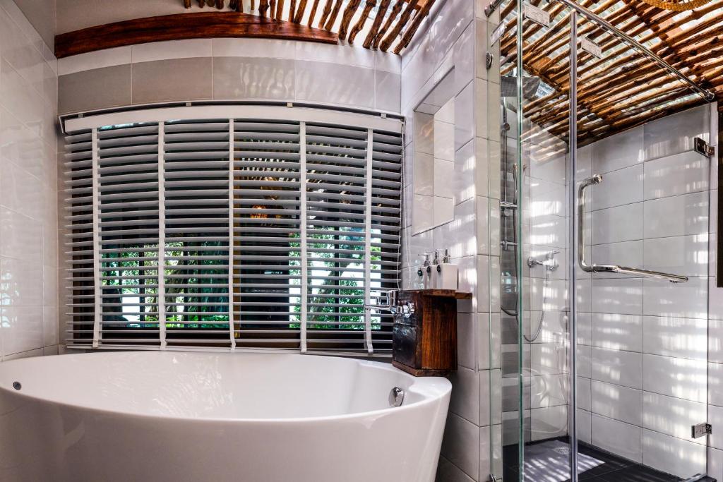 Koh Jum Beach Villas 객실