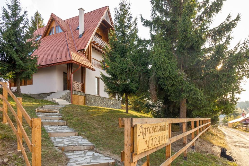 Agropensiunea Mara — Hotel in Marisel