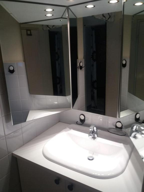 Geraumige zentrumsnahe Altbauwohnung photo