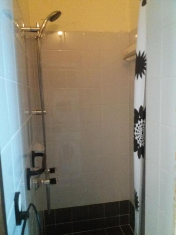 Geraumige zentrumsnahe Altbauwohnung photo