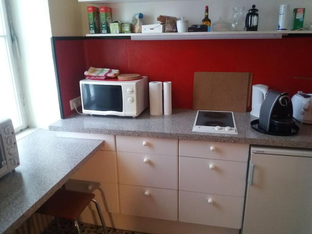 Geraumige zentrumsnahe Altbauwohnung photo