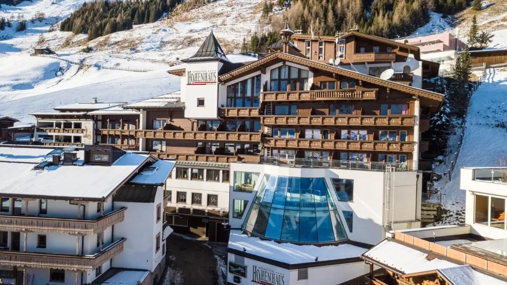 Alpenbad Hotel Hohenhaus, hotel v Tuxe