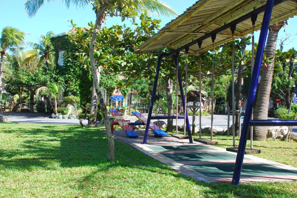 Swan Lake Villa Resort