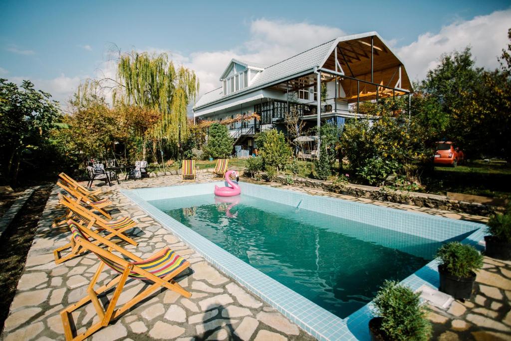 Chateau Dzveli Gavazi — Hotel in Kvareli