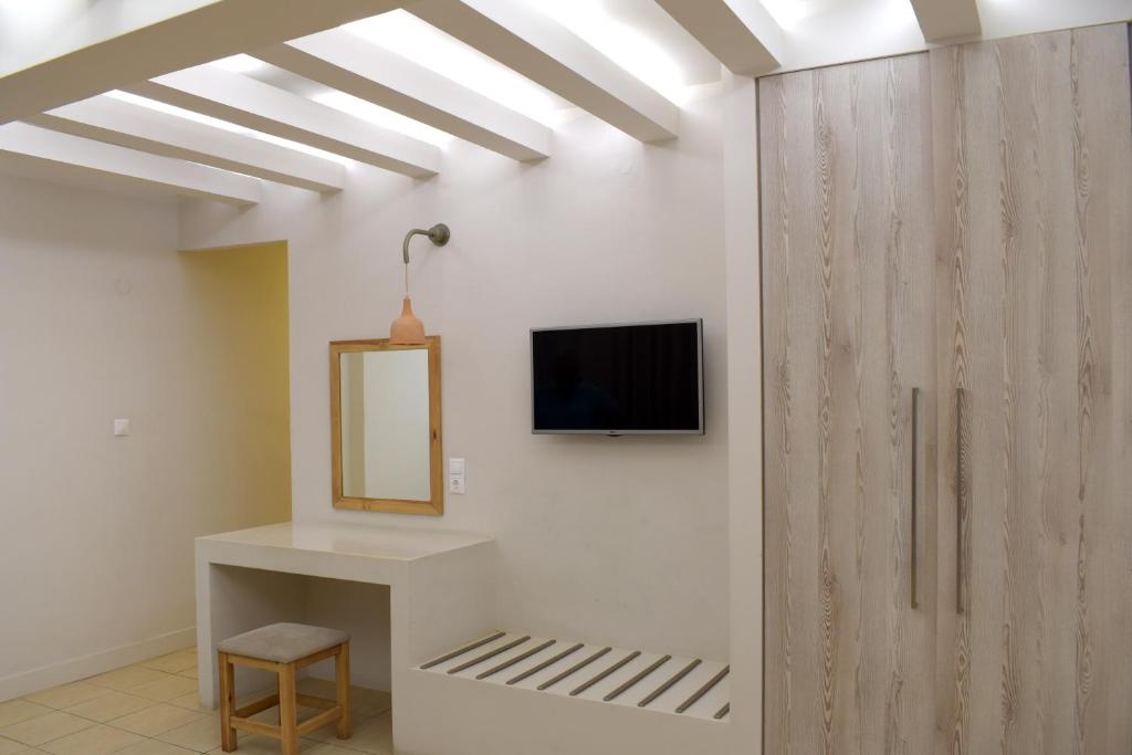 Blue Sky Hotel Apartments — Hotel rooms in Rethymnon