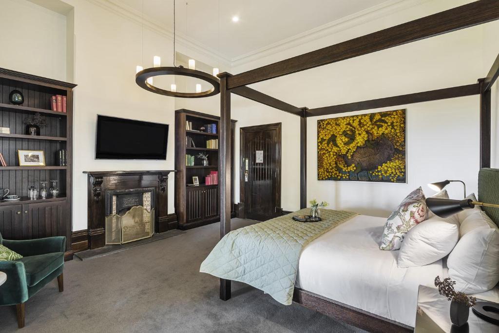 Adelaide Mt Lofty House room