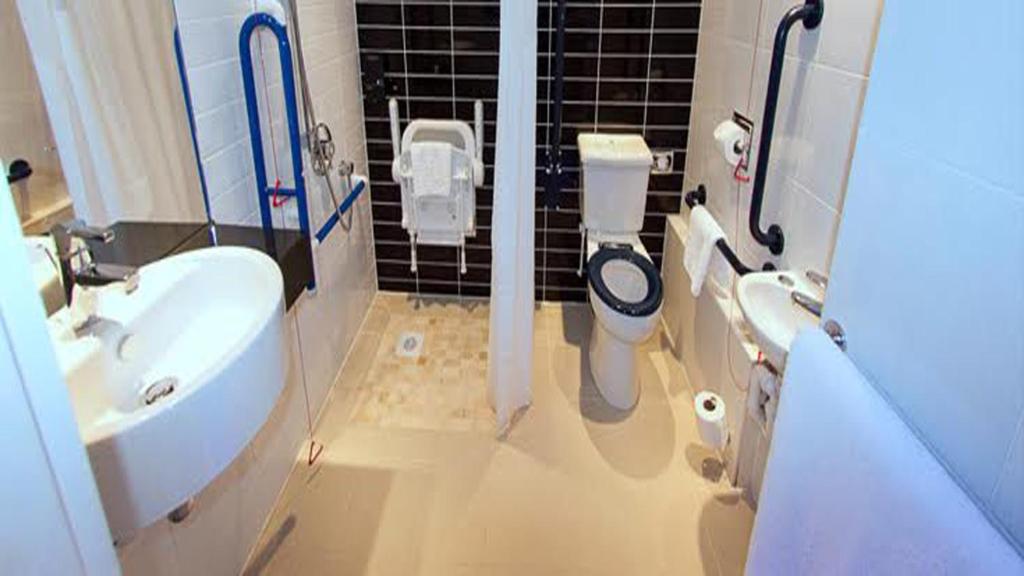 Holiday Inn Express Liverpool Hoylake Photo 4