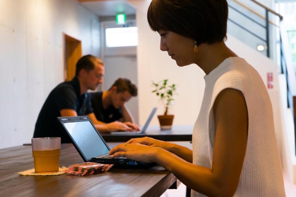 Shared lounge/TV area