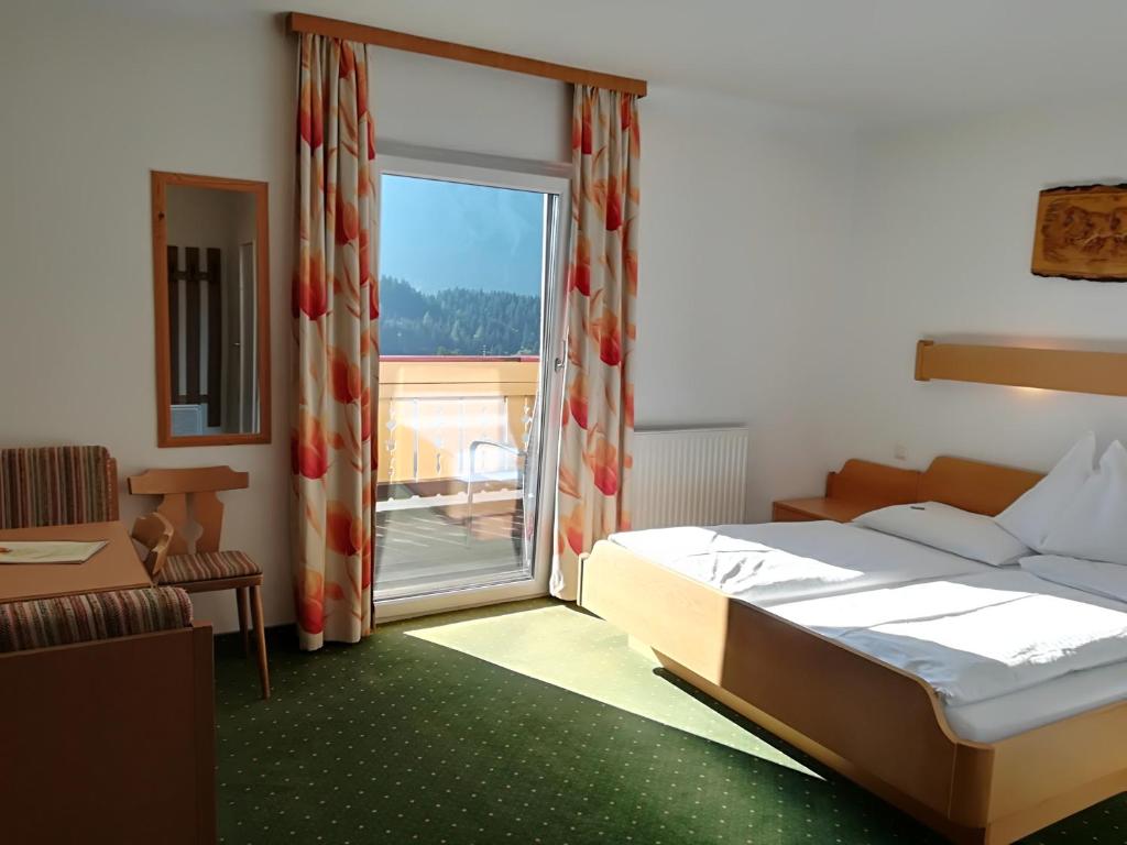Hotel Pension Sonnenuhr - 2
