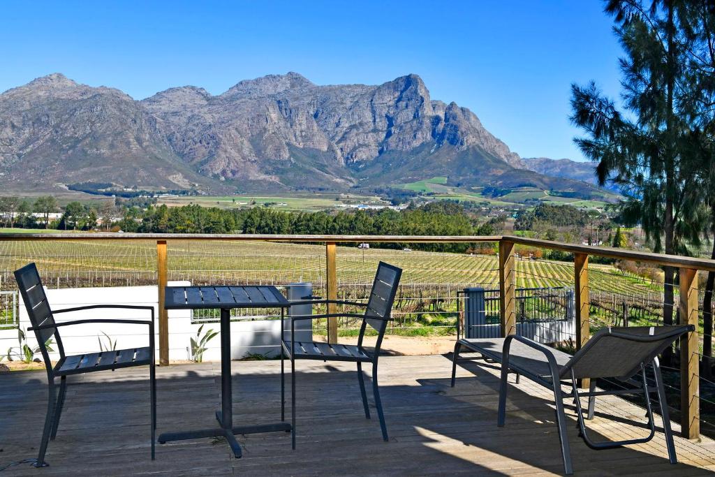Topiary Wine Estate &amp; Cottages — Hotel in Franschhoek