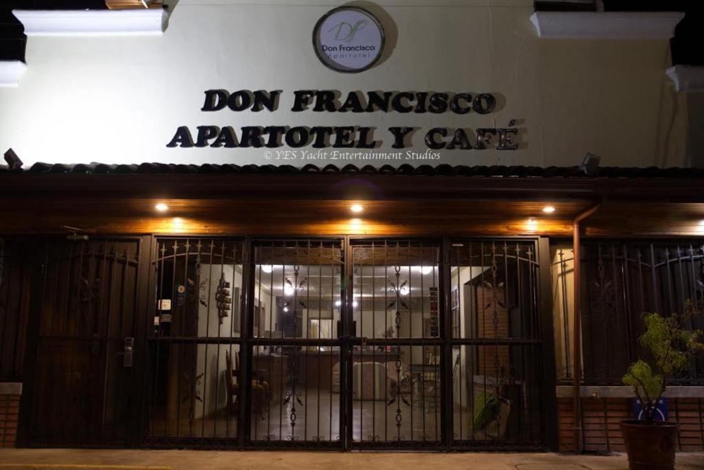 Entrance, Apartotel Don Francisco in San Jose