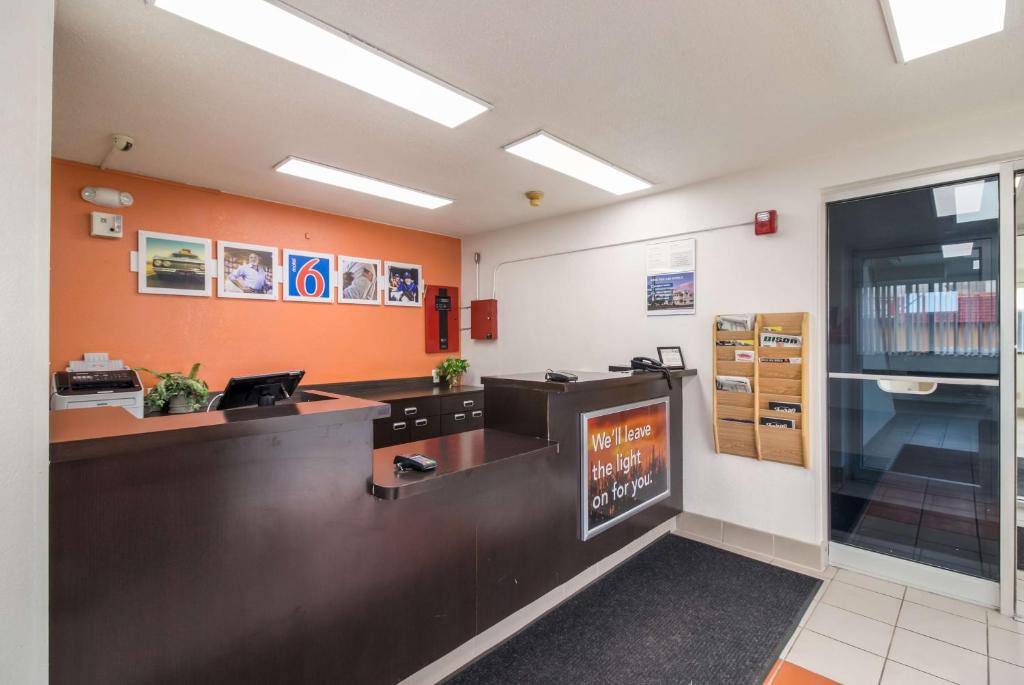 Motel 6-Fargo, ND - West Acres - North Fargo photo