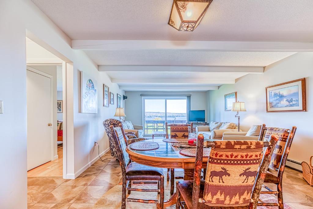 Squaw Village Condo Entire apartment (Bingham (ME)) Deals, Photos