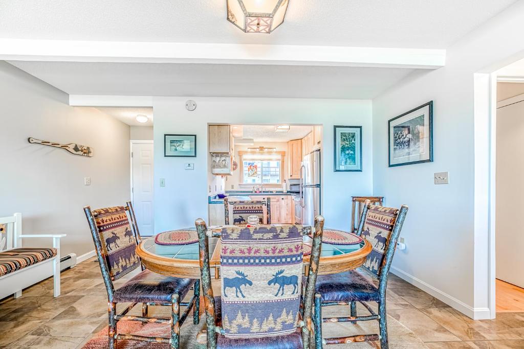 Squaw Village Condo Entire apartment (Bingham (ME)) Deals, Photos