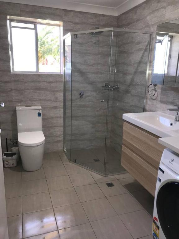 Stay in spacious, homely unit in prestigious area