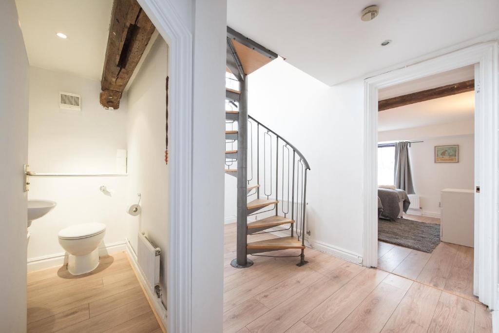 Colchester Town Duplex Apartment 전경