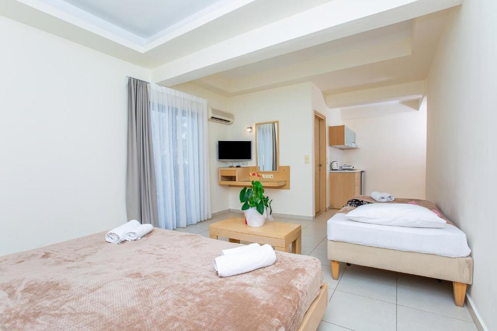 Hermes Hotel — Hotel rooms in Malia