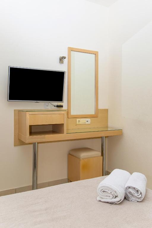 Hermes Hotel — Hotel rooms in Malia