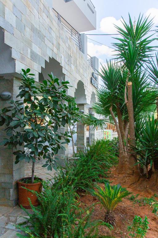 Hermes Hotel — Hotel building in Malia