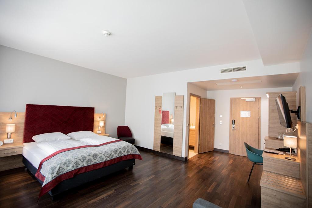 Hotel Elefant Family Business - 5