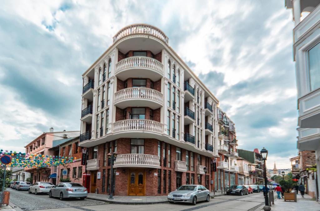 Hotel London — Hotel in Batumi
