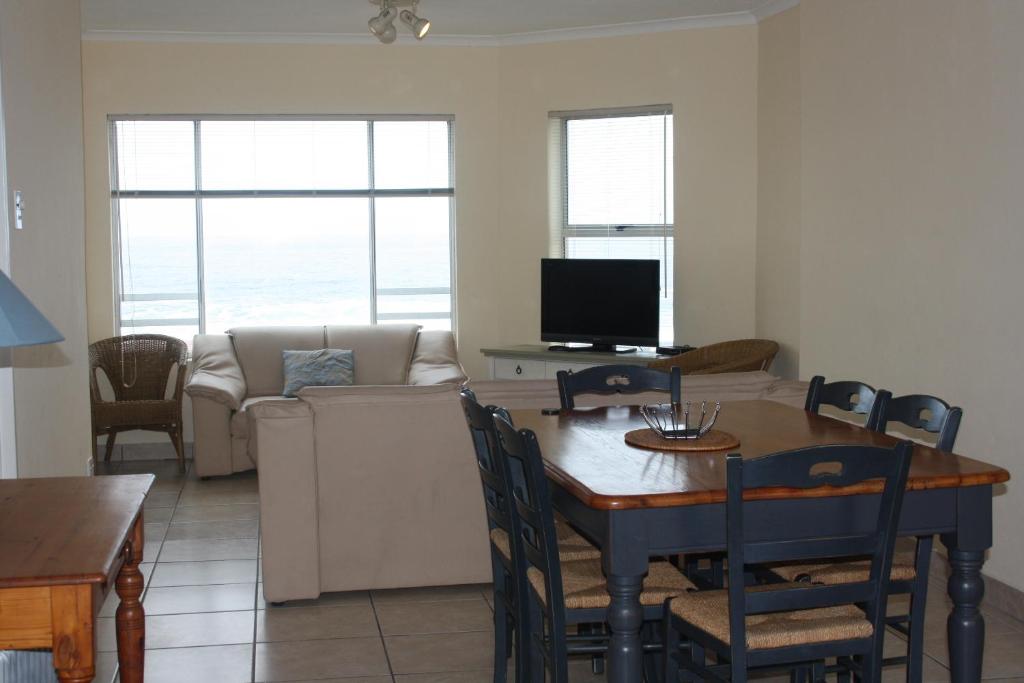 First floor unit with views galore, Hermanus
