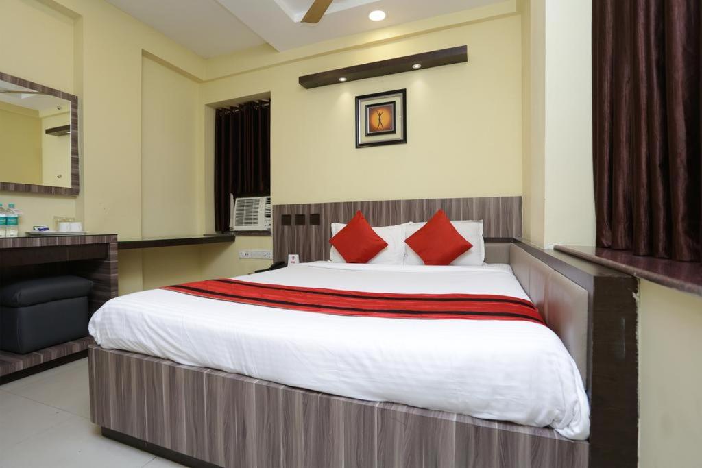 Diamond Plaza — Hotel in Kolkata