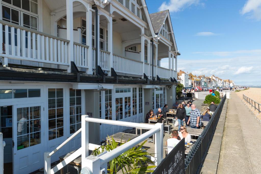 Royal Hotel photo