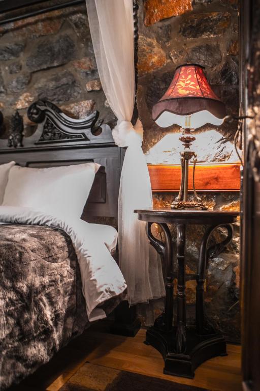 Montecristo Chalet, Palaios Agios Athanasios