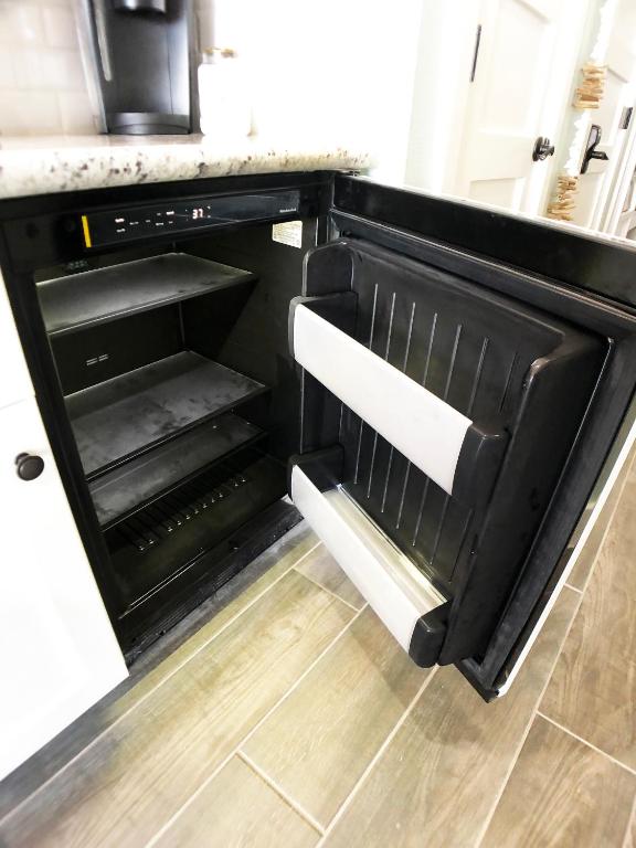 Book Now - Beach Open! #150- Seaside Getaway Main image 1