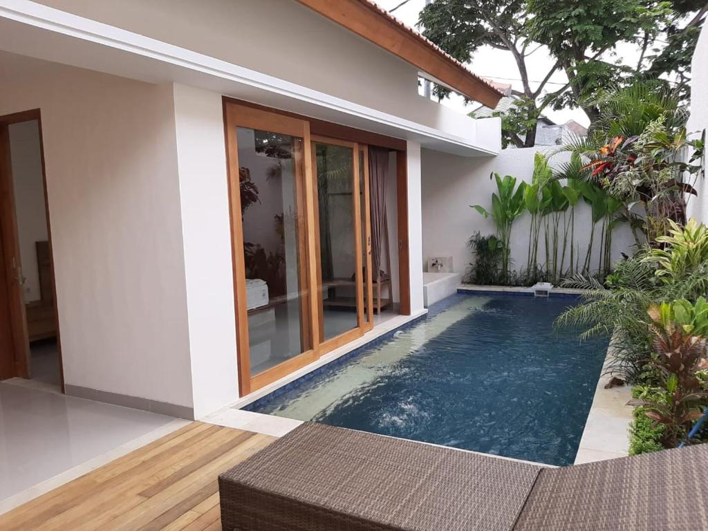 スイミングプール