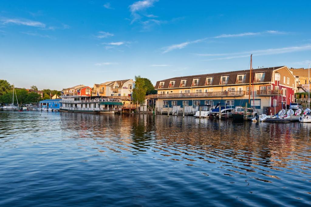 Old Harbor Inn, South Haven (MI) 2024 Updated Prices, Deals