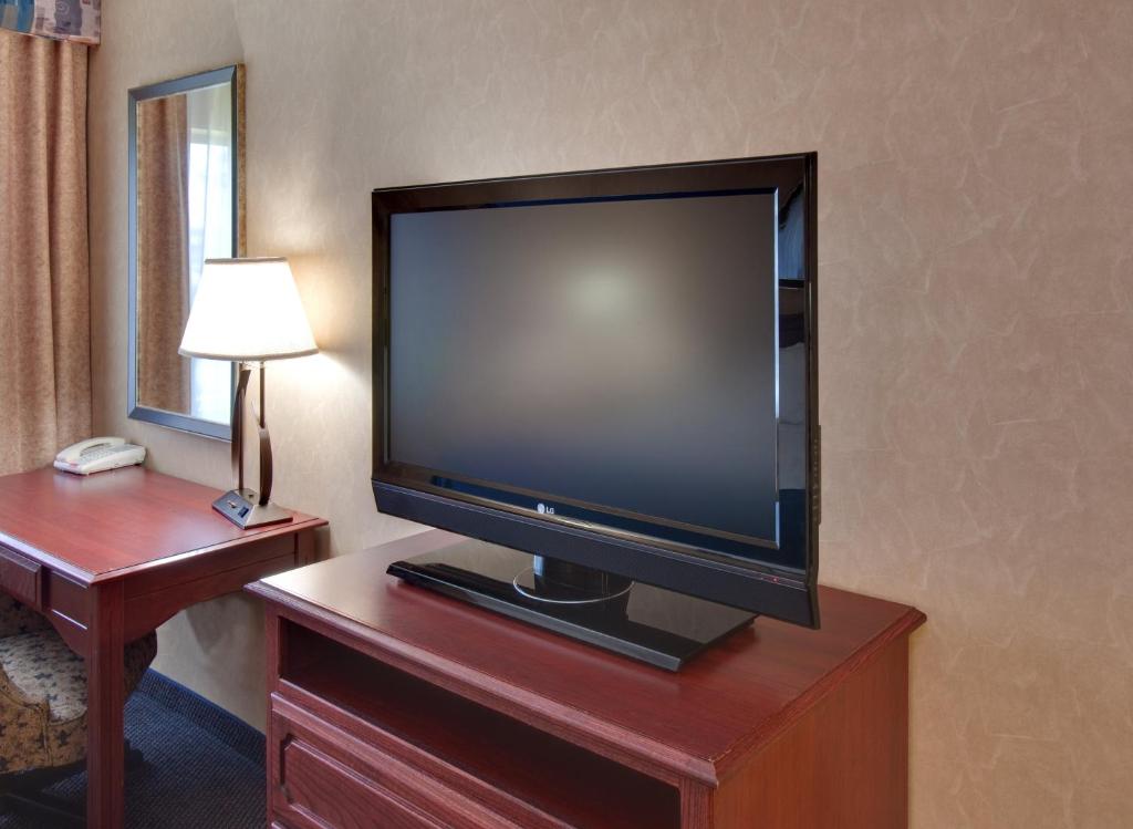 Holiday Inn Express Jamestown photo
