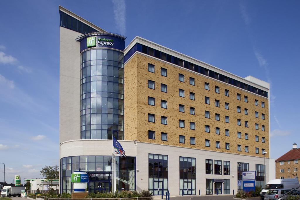 Holiday Inn Express London - Newbury Park, an IHG Hotel